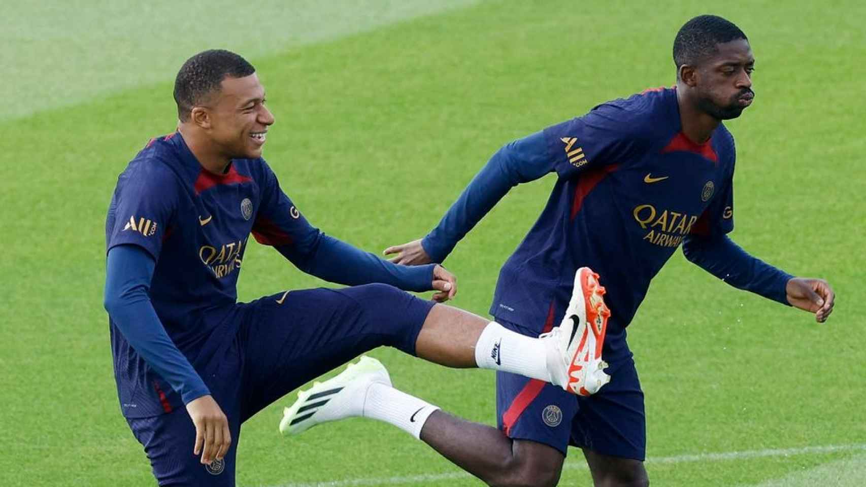 Mbappé y Dembélé durante un entrenamiento del PSG.