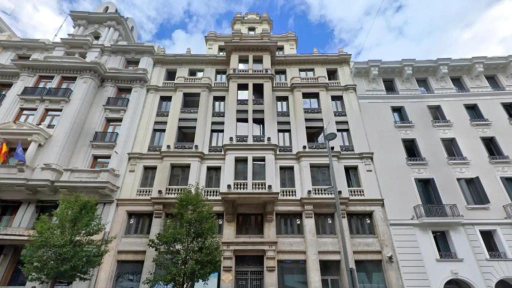 Edificio de Gran Vía 20, propiedad de Zaka y donde abrirá Brach en septiembre.