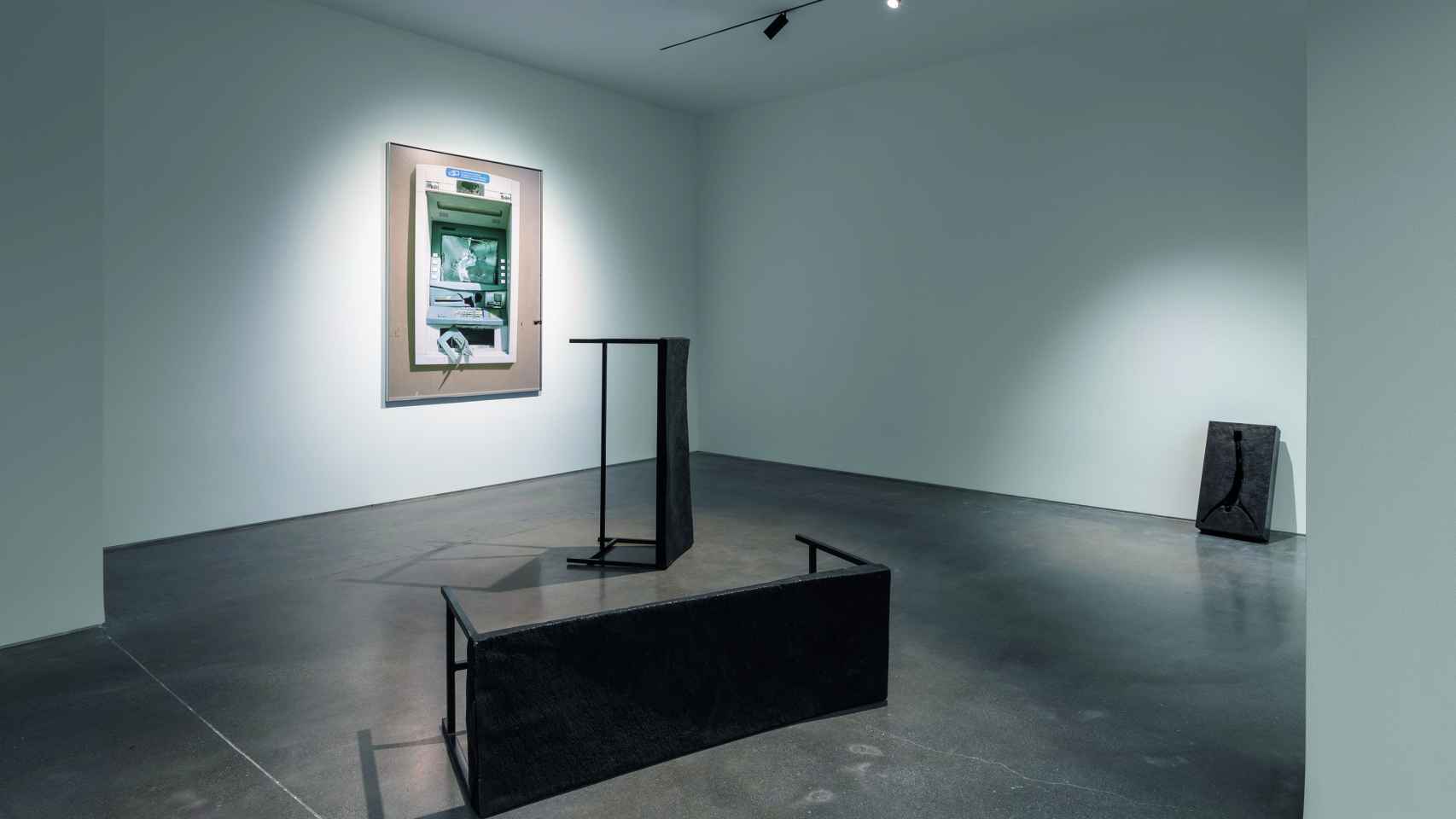 Vista de la exposición de Isabel Cordovil  (galería Pedro Cera)