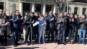 El presidente del Partido Popular de Castilla-La Mancha, Paco Núñez, ha participado en la concentración convocada por la Asociación Unificada de la Guardia Civil frente a la Subdelegación de Gobierno de Cuenca