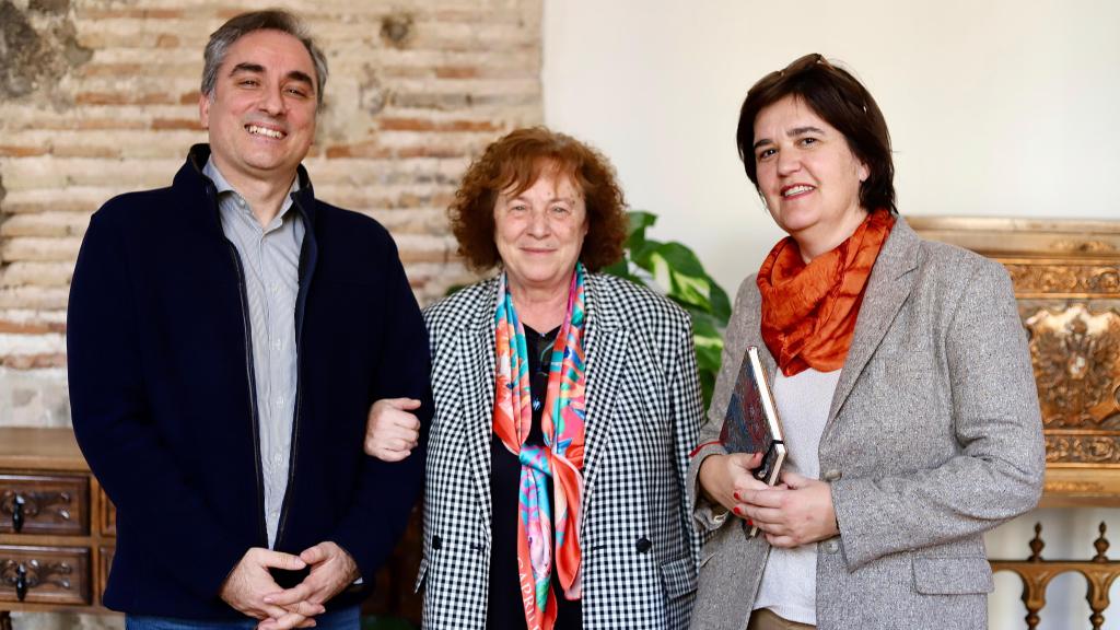 Ángel Luque, Ana Pérez y María de Tena, de izquierda de derecha.