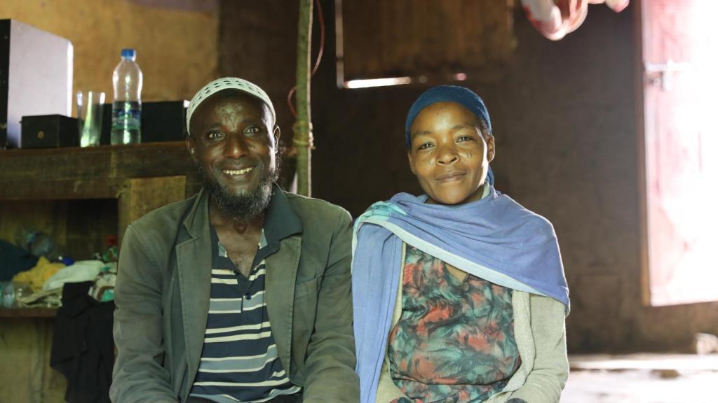 Jemal Kedir y su esposa Hajitu Mohammed se oponen a la nociva práctica del matrimonio infantil.