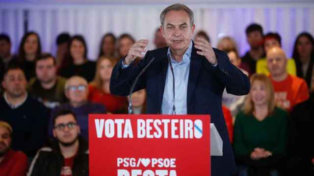 El expresidente José Luis Rodríguez Zapatero, este viernes en un mitin del PSOE en Vigo.