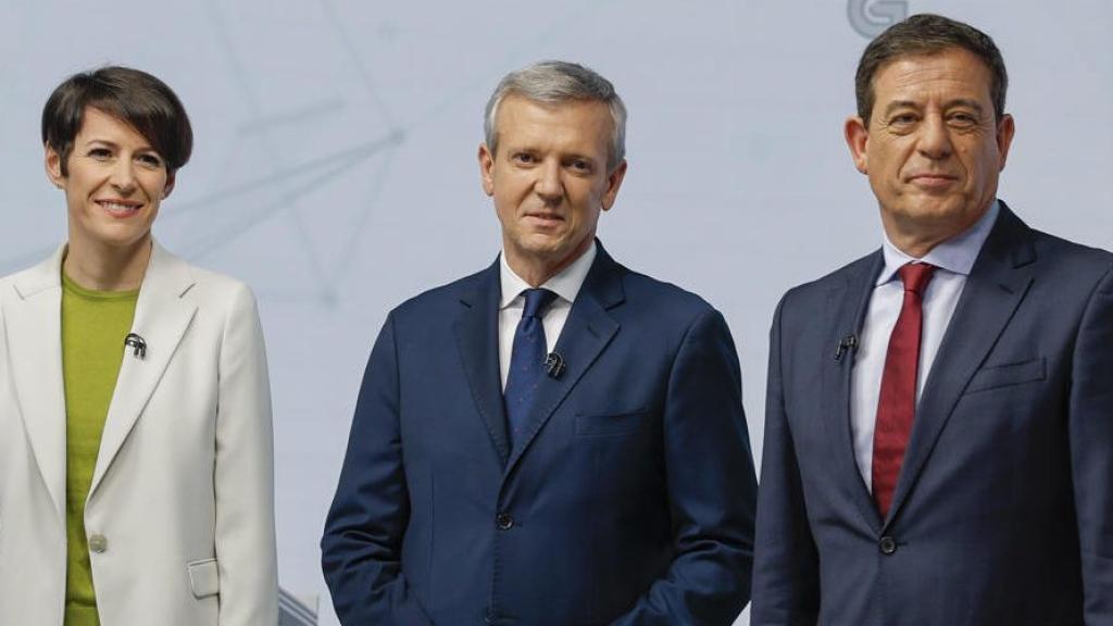 Ana Pontón, Alfonso Rueda y José Ramón Gómez Besteiro, antes de comenzar el debate en TVG, la semana pasada.
