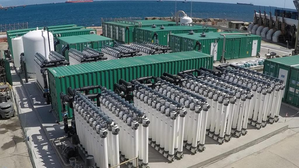 Soluciones de bombas híbridas para grandes plantas de ósmosis inversa.