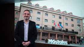 Manuel Bautista, alcalde de Móstoles, llega al Consistorio tras años trabajando en el Gobierno regional de la Comunidad de Madrid.