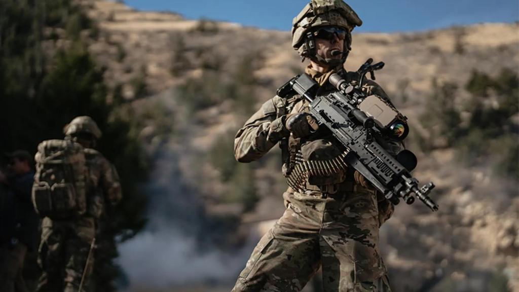 La mira ThermoSight HISS-HD en una ametralladora.
