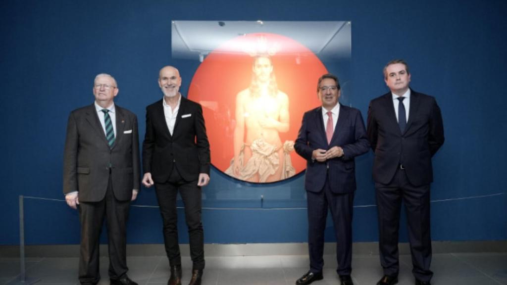 El cartel de Salustiano, protegido por un cristal.