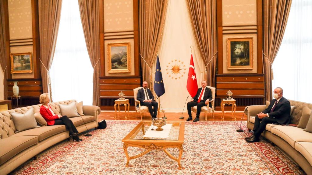 El 'sofagate' en Ankara fue el inicio de la guerra entre Von der Leyen y Charles Michel