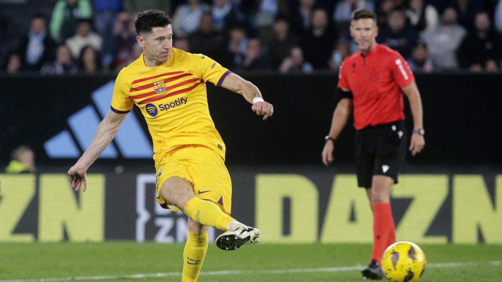 Robert Lewandowski transforma el penalti de la victoria.