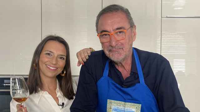 Verónica Zumalacárregui y Carlos Herrera en 'Me voy a comer el mundo'.