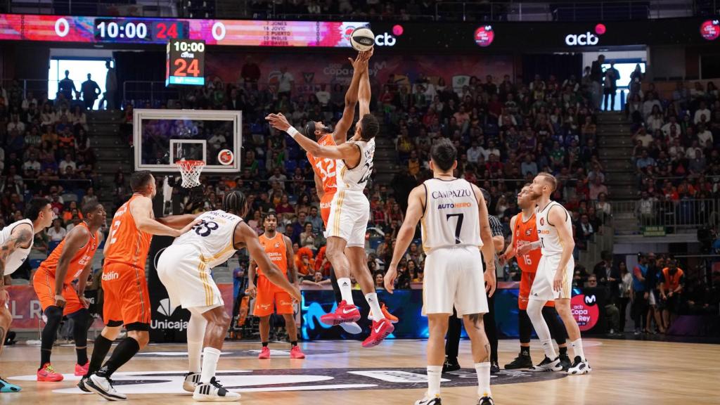 Tavares le gana el salto inicial a su rival en la semifinal de la Copa del Rey.