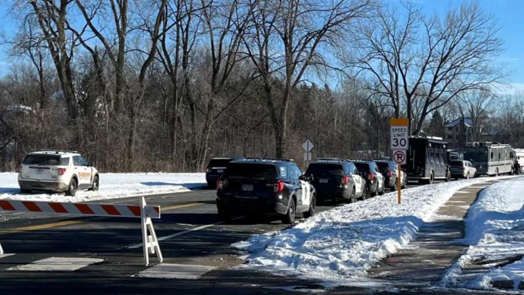 Lugar en el que han matado a tiros a dos agentes de policía y un paramédico, en 12000 de la 33rd Avenue Burnsville (Minnesota).