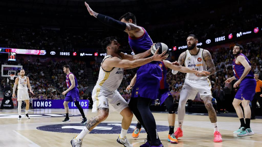 Campazzo asiste a Poirier en la final de la Copa del Rey de baloncesto.