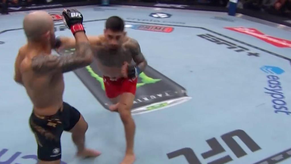 En el segundo round Ilia Topuria comenzó mucho más activo que Alexander Volkanovski