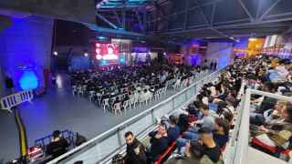 Miles de personas celebran en Alicante la histórica victoria de Topuria que trae a España el título mundial de la UFC