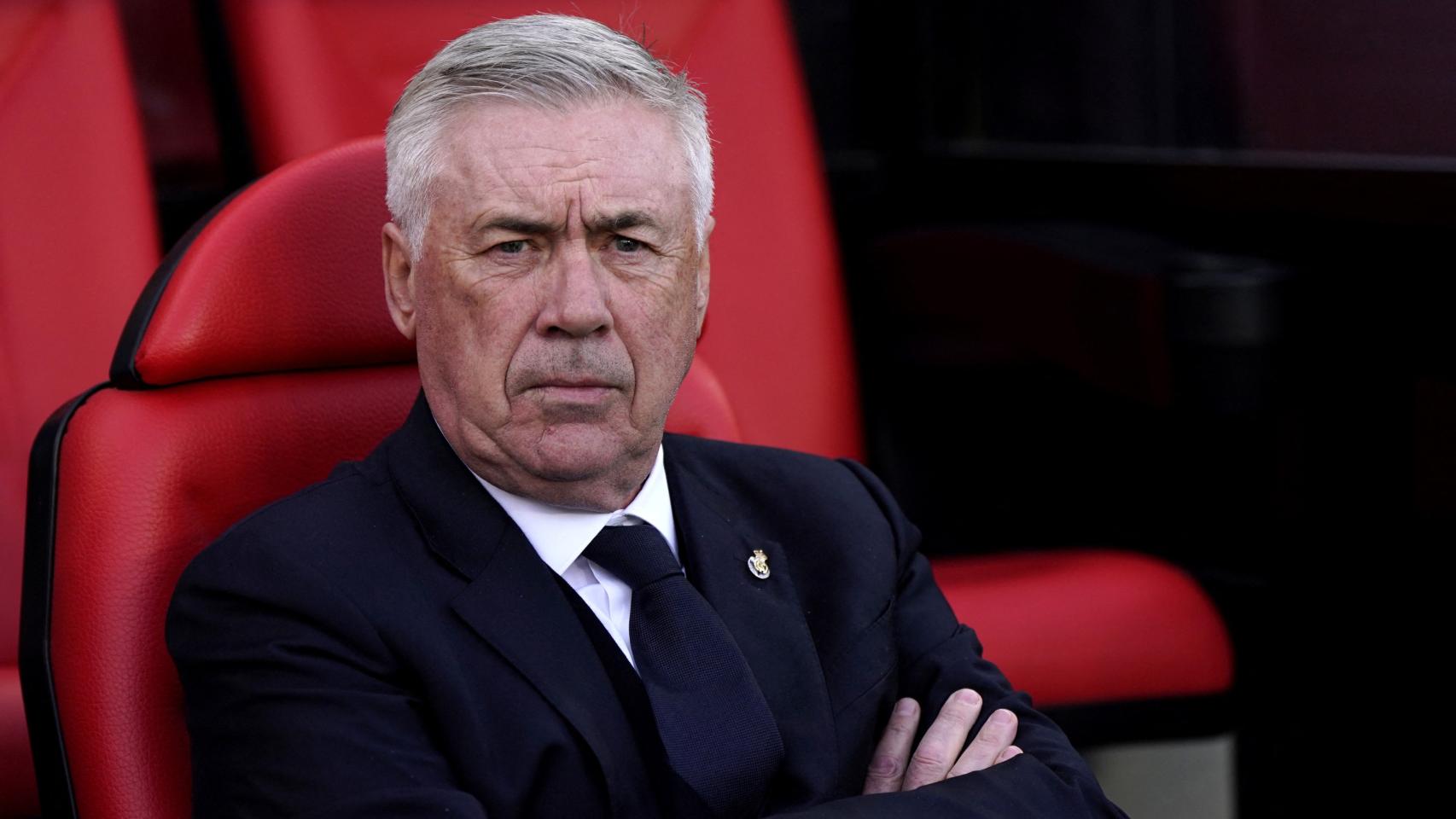 Carlo Ancelotti, en el banquillo frente al Rayo Vallecano.