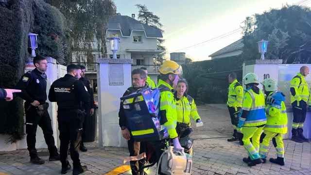 Servicios de emergencias acuden al incendio de la residencia Juan XXIII en Madrid