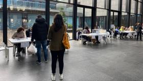 Votantes en A Coruña este domingo.