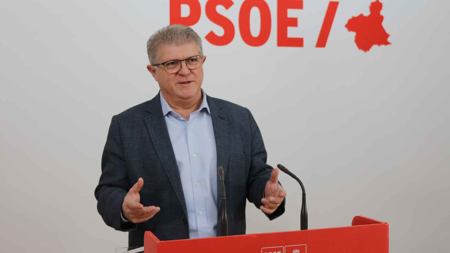 El secretario general del PSOE de la Región de Murcia, Pepe Vélez, en una comparecencia en la sede del partido en la calle Princesa.