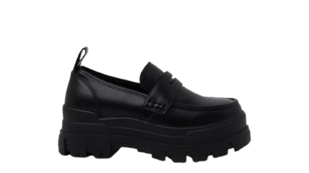 Mocasines de Buffalo de piel vegana. Precio: 130 euros.