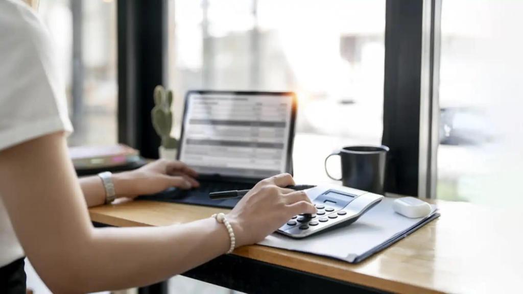 Resultado negativo o positivo en la Declaración de la Renta 2024: ¿Cómo saber si sale a cobrar o a devolver?