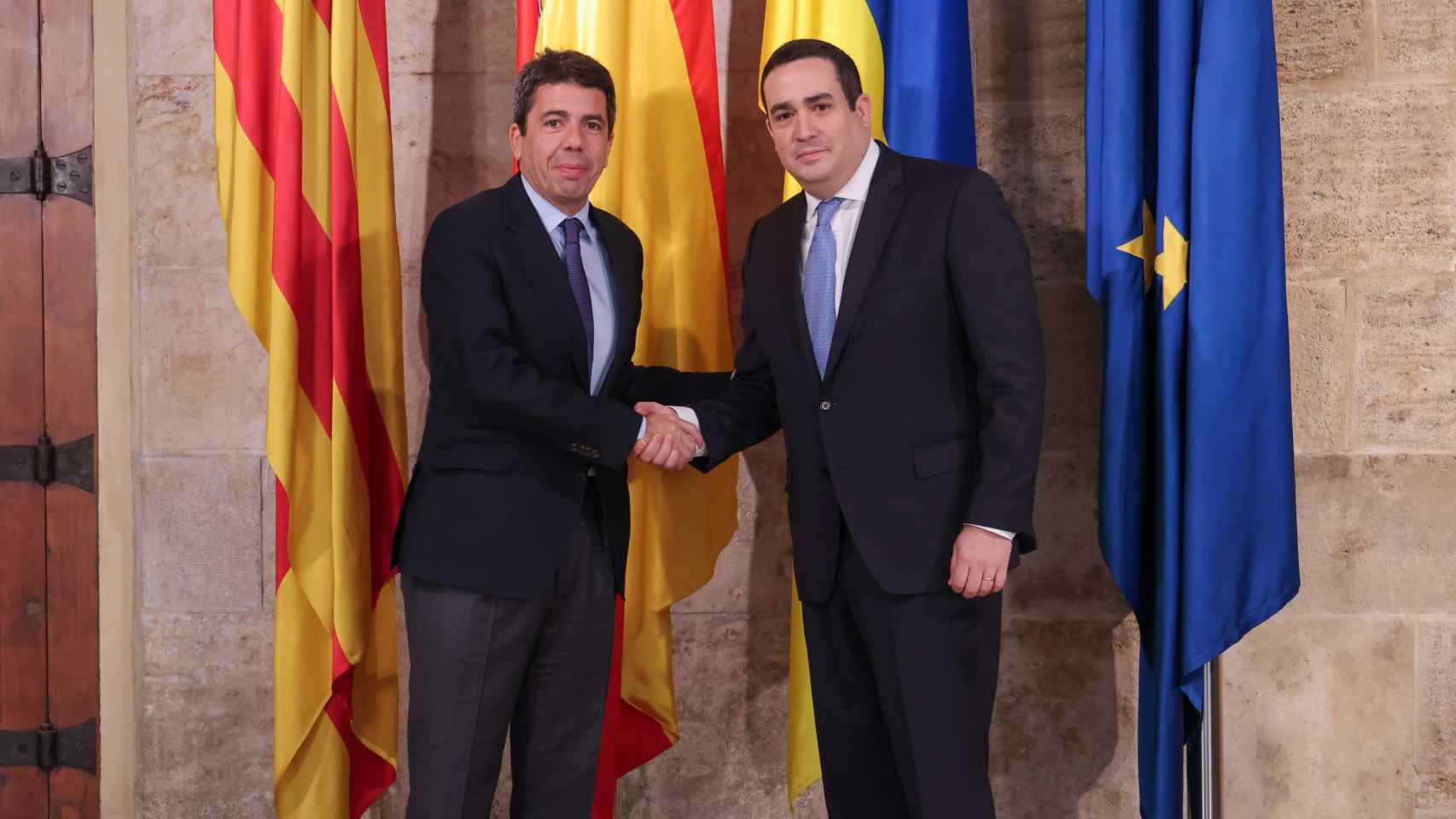 Carlos Mazón y Andrés Guevara, presidente de BP, durante la recepción al segundo en el Palau de la Generalitat. EE