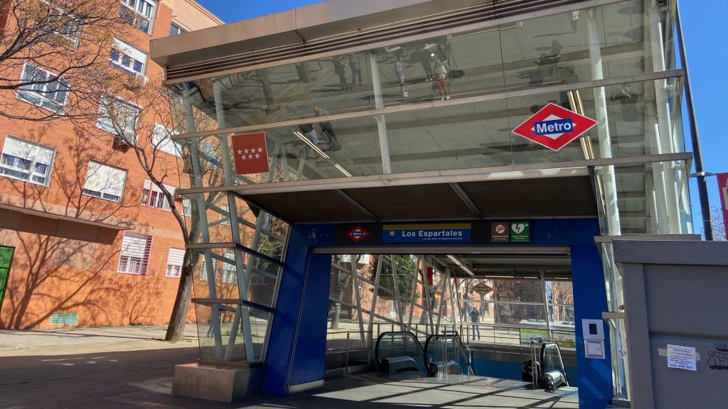 La parada de Metro de Los Espartales, donde murió Ryan.