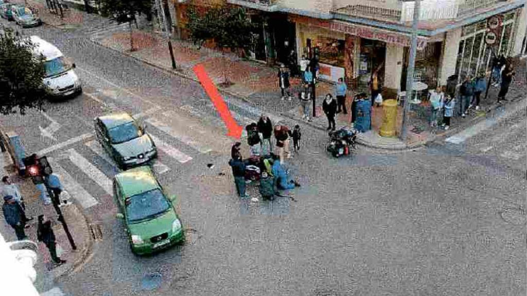 El atestado de la Policía Local de Águilas señalando con una flecha el paso de peatones donde se produjo el atropello mortal.