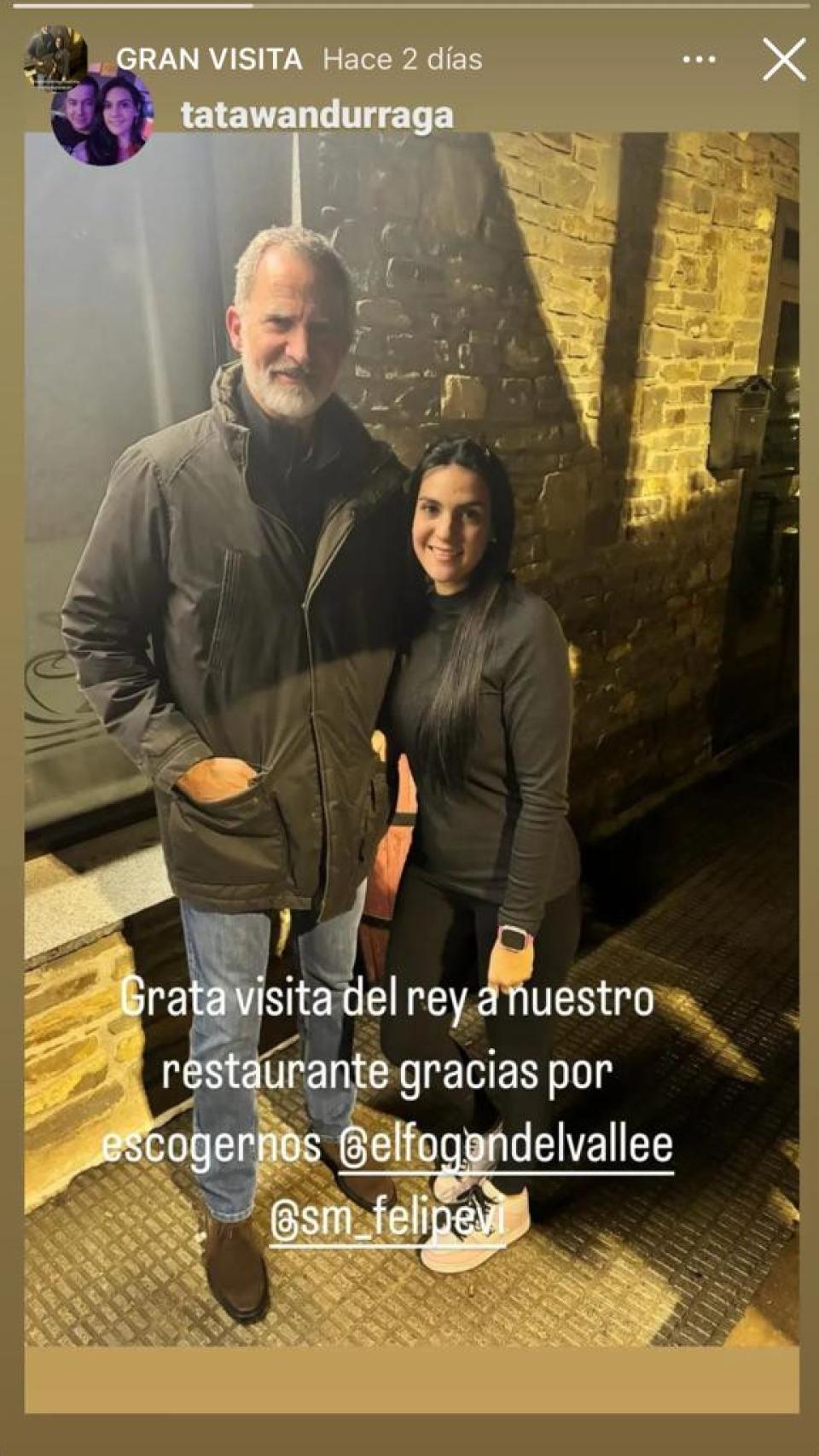 El rey Felipe durante su visita a El fogón del Valle.