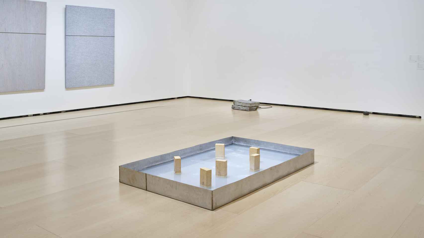 Vista de la exposición. Foto: Museo Guggenheim © Giovanni Anselmo