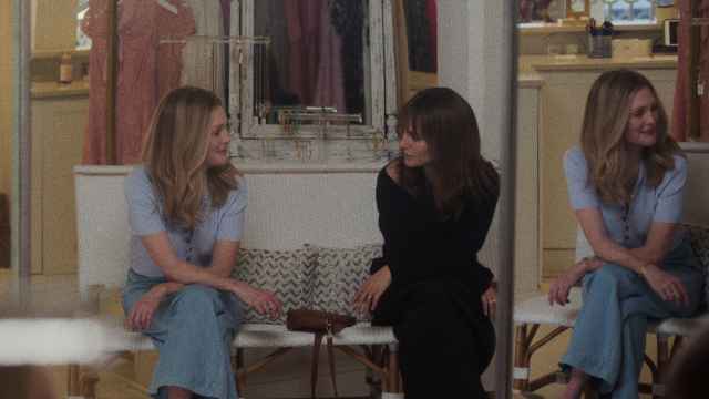 Julianne Moore y Natalie Portama en un momento del filme