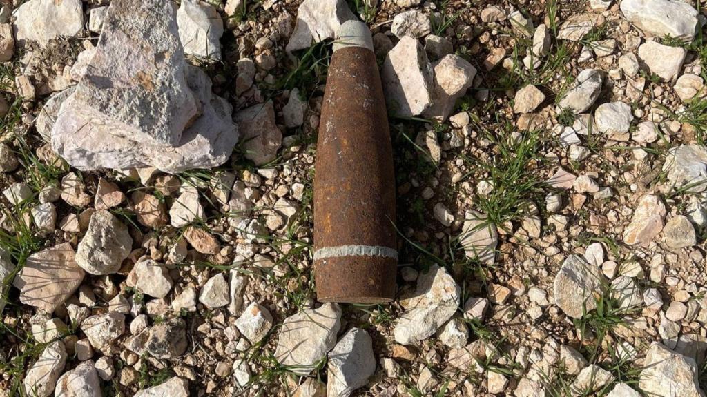 Proyectil hallado en Jadraque. Foto: Guardia Civil.