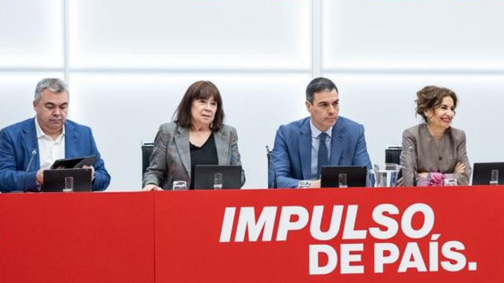 Sánchez preside la Ejecutiva del PSOE, este lunes en Ferraz, junto a Santos Cerdán, Narbona y María Jesús Montero.