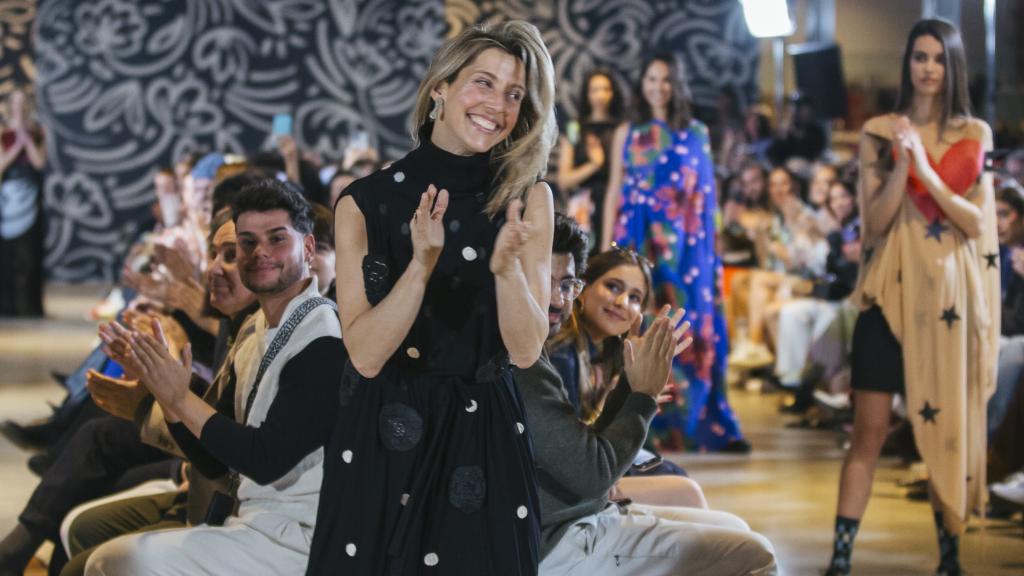 Maia Curutchet, saludando al final del desfile en la MBFWM.
