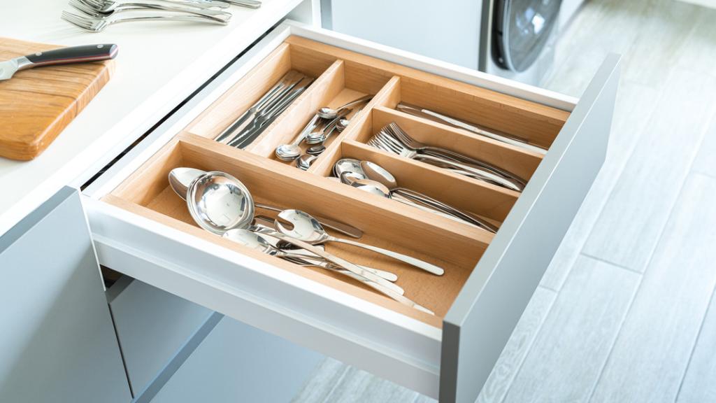 El sencillo truco que deja los cajones como nuevos.