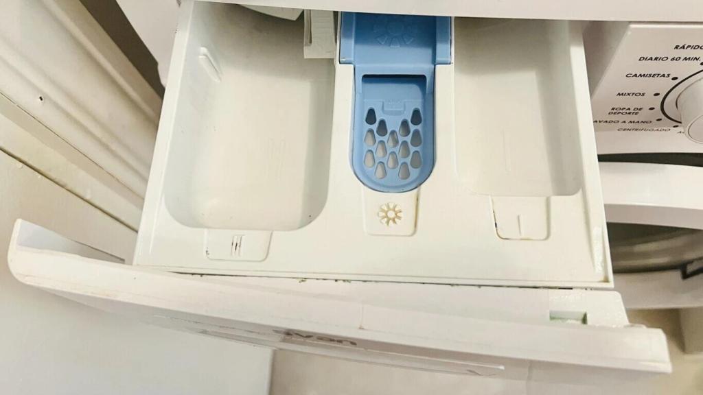 Este es el verdadero (y muy efectivo) uso del tercer compartimento del cajetín de la lavadora.
