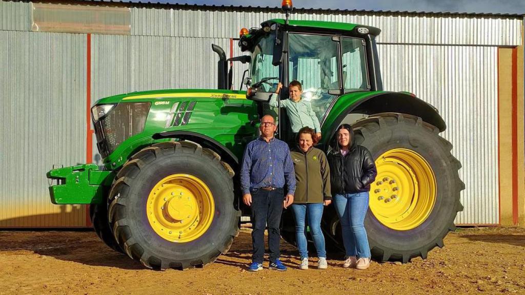 Beatriz con su familia