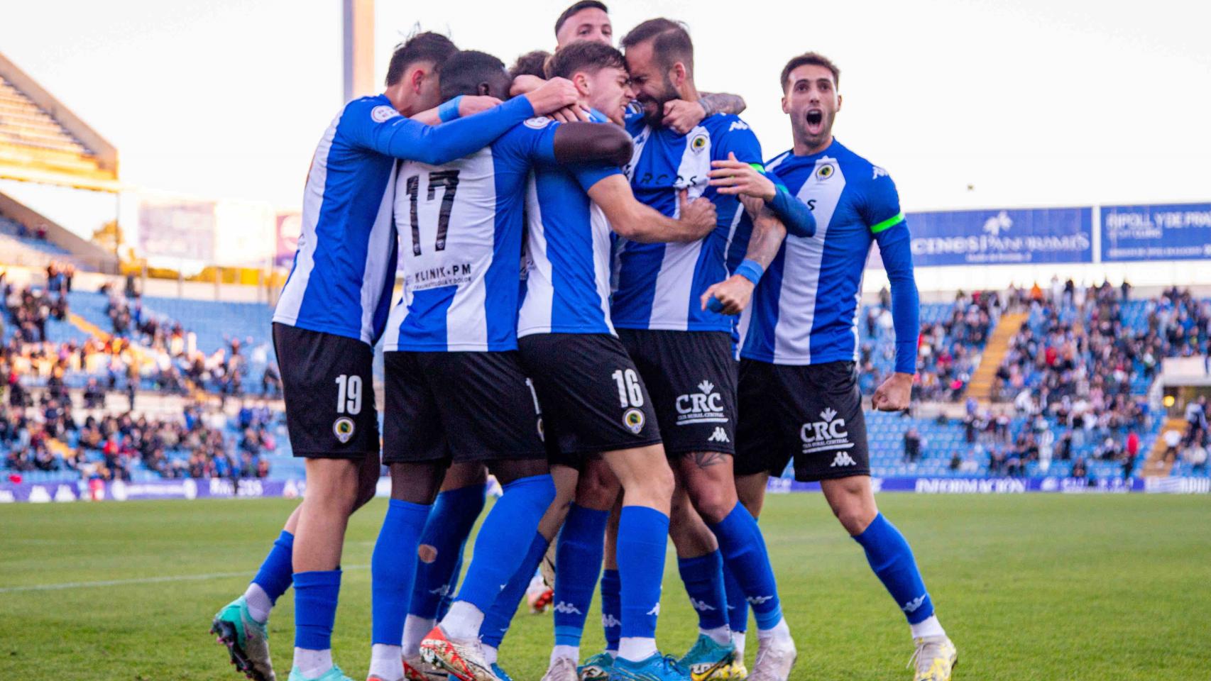 Los jugadores del Hércules celebrando un gol en el Rico Pérez.