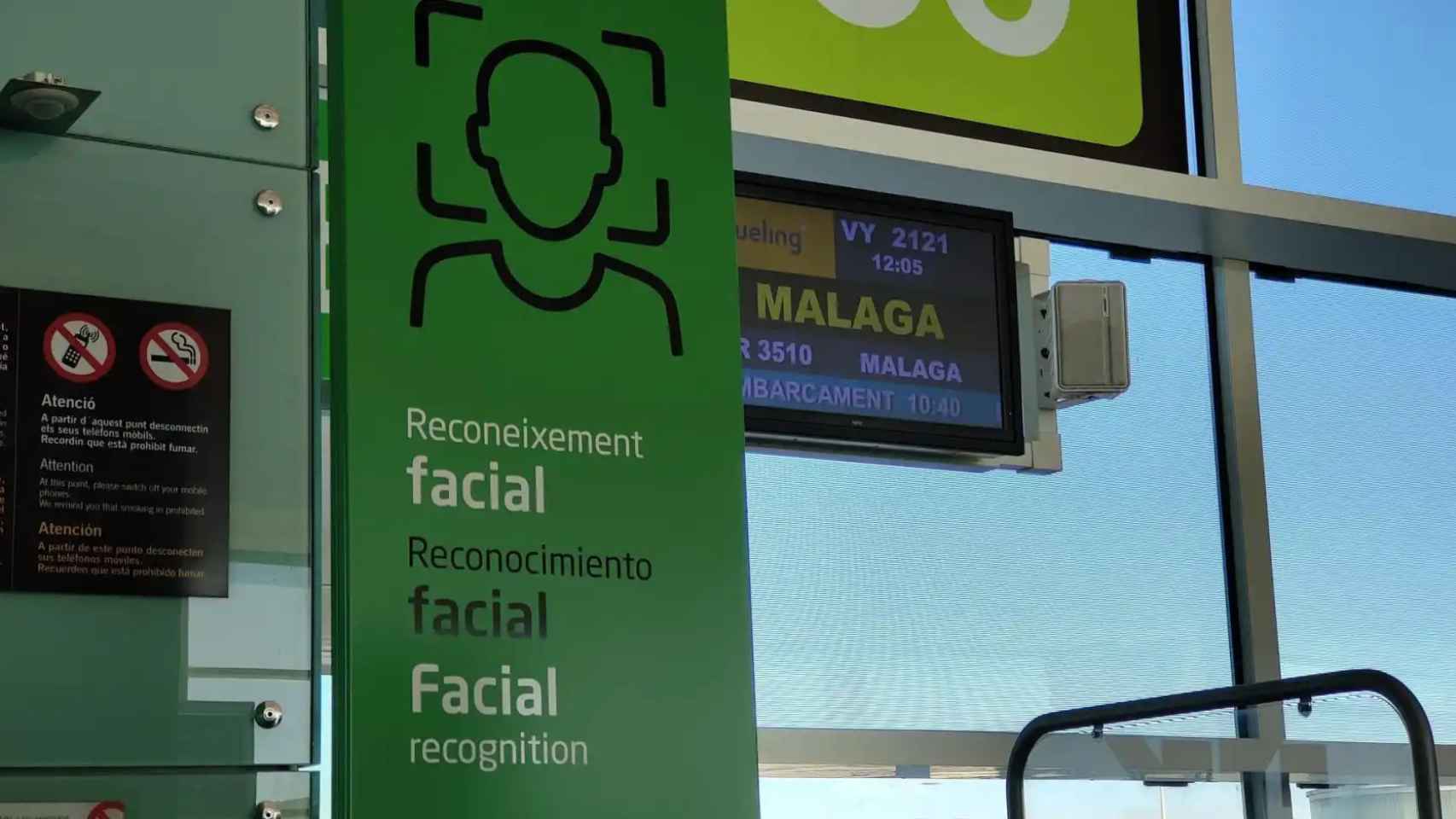 La puerta de embarque al vuelo de Vueling de Barcelona a Málaga para acceder mediante reconocimiento facial / CM