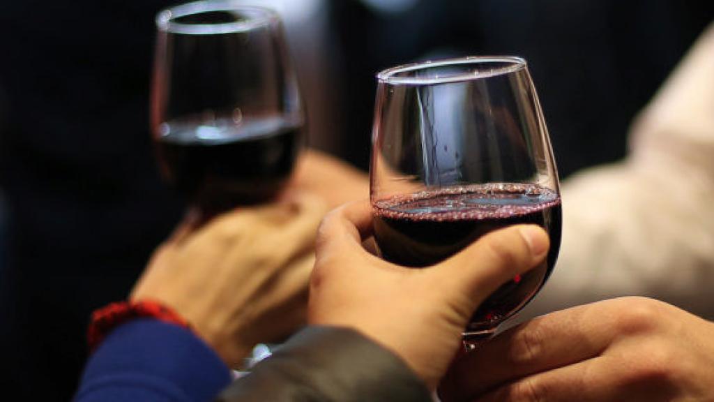 Imagen de archivo de una copa de vino.