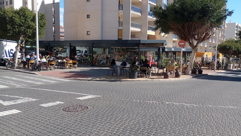 Terraza de la Cafetería Yorko's a la que a veces solía acudir el militar ruso asesinado.