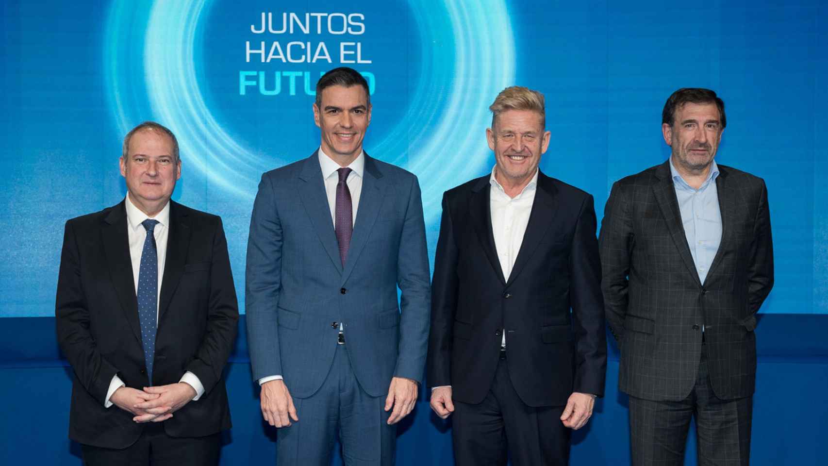 El ministro de Industria y Turismo, Jordi Hereu; el presidente del Gobierno, Pedro Sánchez; el presidente de Anfac Wayne Griffith y el director general de Anfac, José López-Tafall.