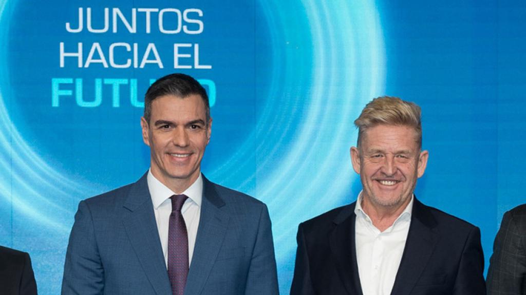 El ministro de Industria y Turismo, Jordi Hereu; el presidente del Gobierno, Pedro Sánchez; el presidente de Anfac Wayne Griffith y el director general de Anfac, José López-Tafall.