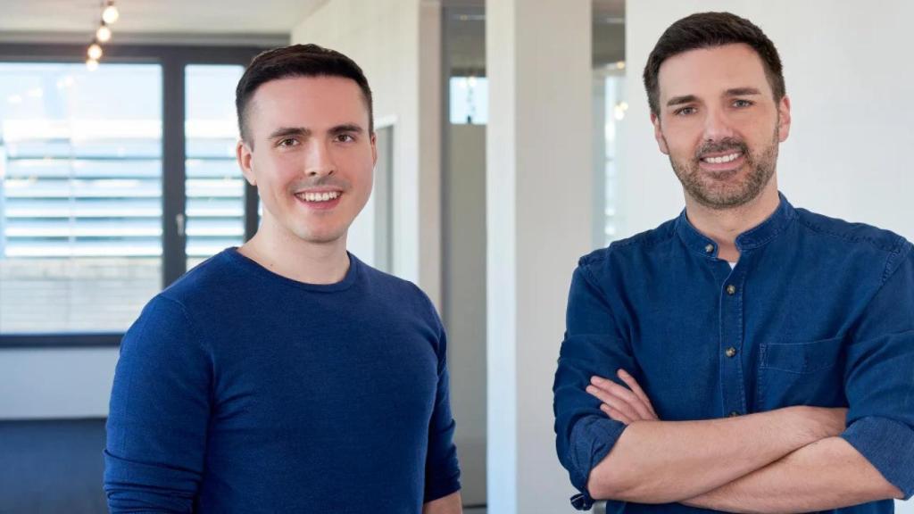 Manuel y Dennis, fundadores de los colchones Emma.