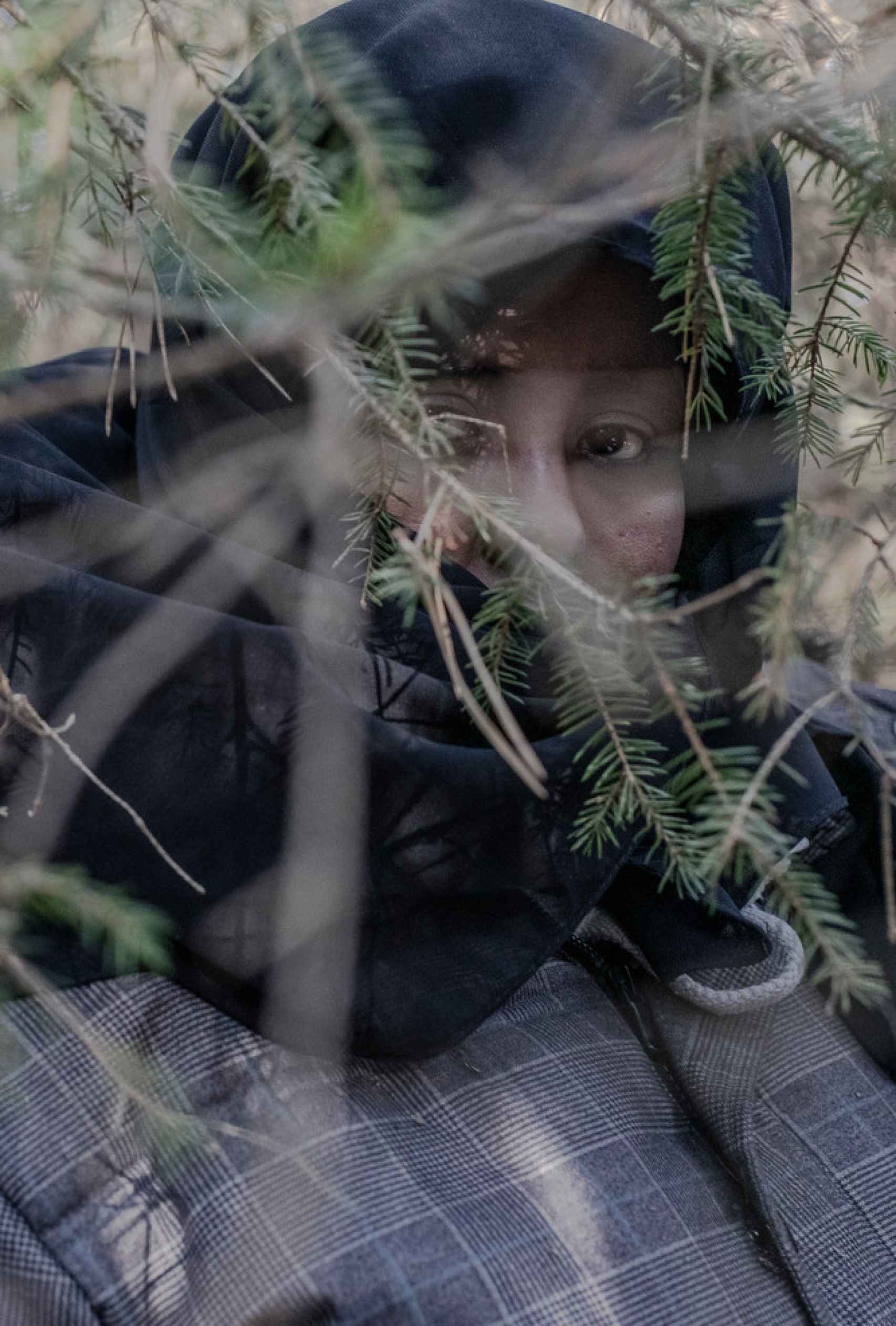 Una mujer somalí que estuvo 3 semanas viviendo en el bosque intentando, fallidamente, cruzar la frontera entre  Polonia y Bielorrusia.