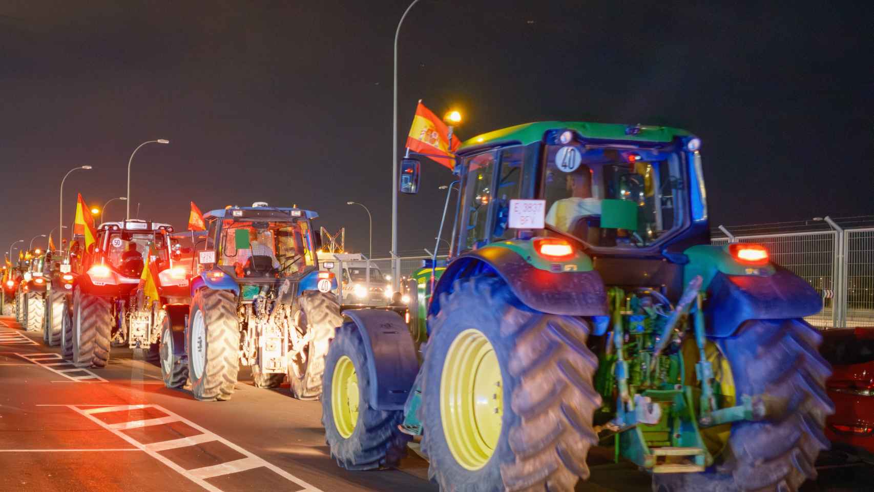 Varios tractores a su llegada a Torrejón de la Calzada