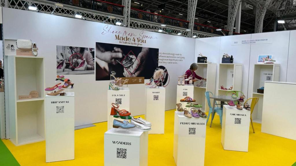 Un expositor de calzado de la Comunitat Valenciana el pasado verano en una feria de Londres.
