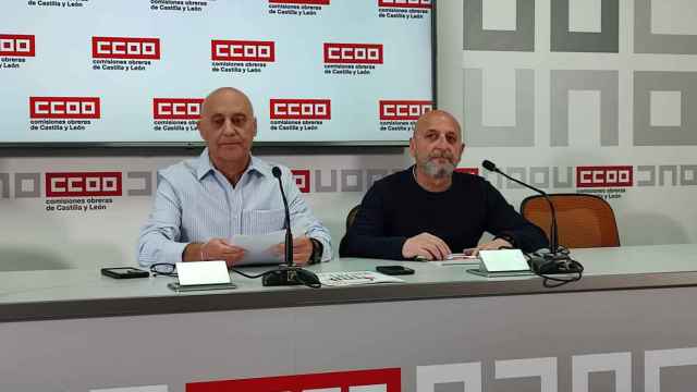 El secretario de Acción Sindical de CCOO CyL, Fernando Fraile, y el adjunto a la Secretaría, Cándido Alonso, durante la rueda de prensa de este martes.
