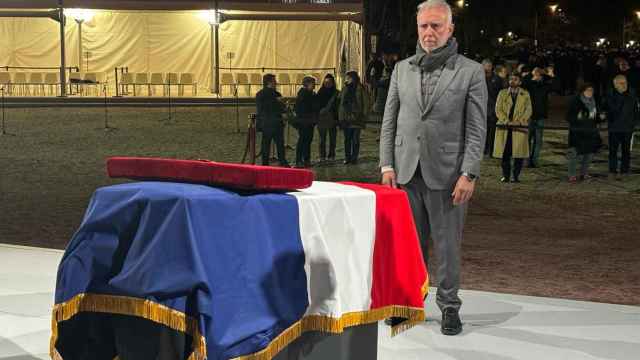 Ángel Víctor Torres rinde homenaje en París al salmantino Celestino Alfonso